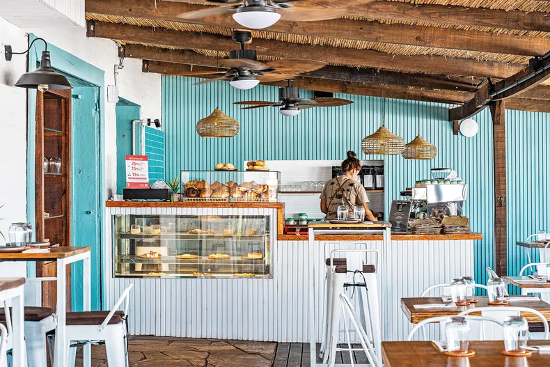 Interior de Da Haus, café resto bar en Piriápolis